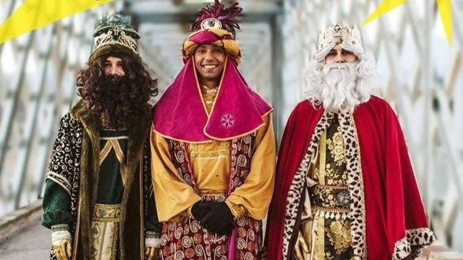 Los Magos, cruzando el puente internacional en la edición de 2023.