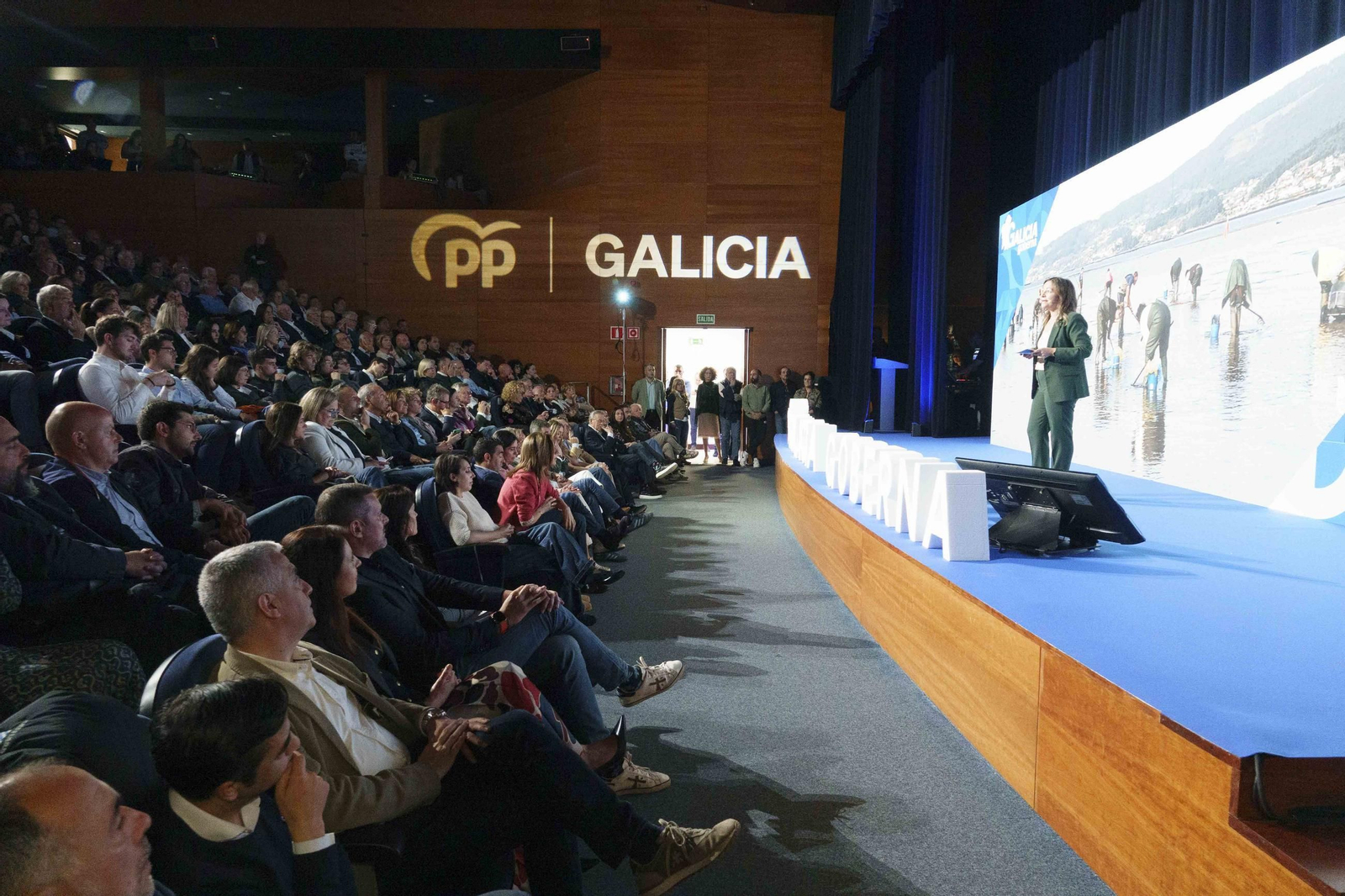 Galería | Rueda lidera el acto del PPdeG en Vigo y hace balance del mandato