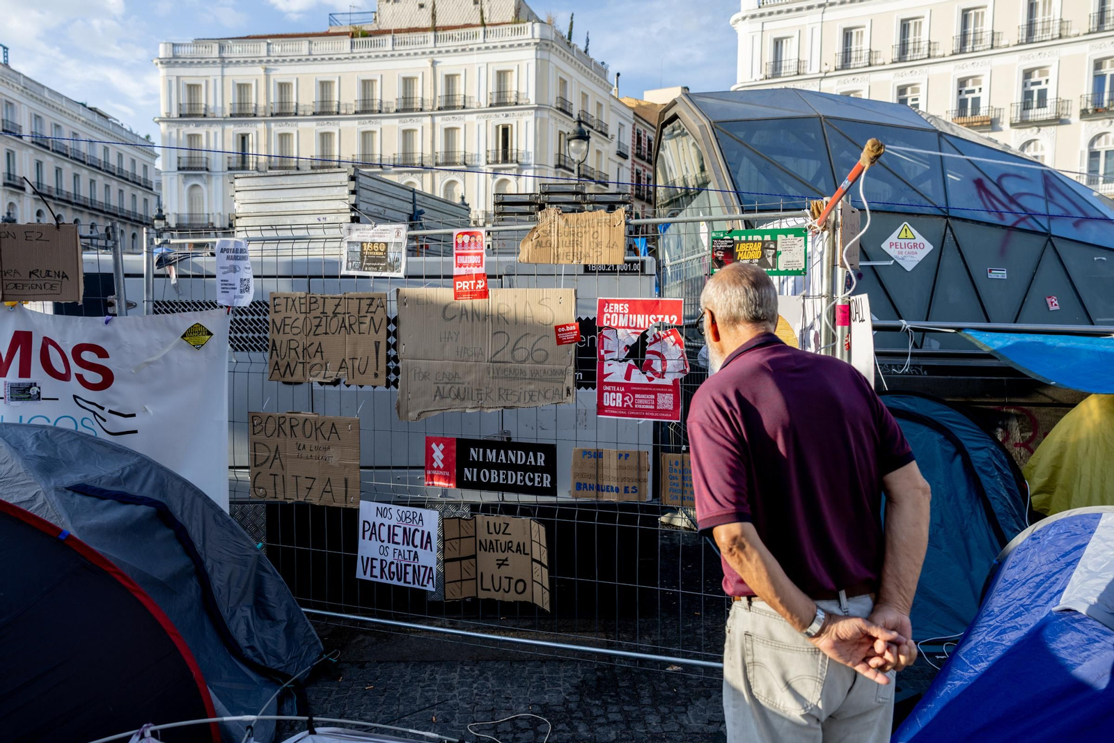 Galería | La acampada de Sol por una vivienda digna se sigue extendiendo y los congregados insisten en esta medida de presión