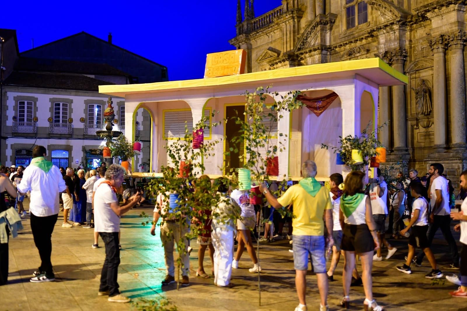 Galería | Celanova vuelve a disfrutar bajo la luz de los faroles durante A Ramallosa