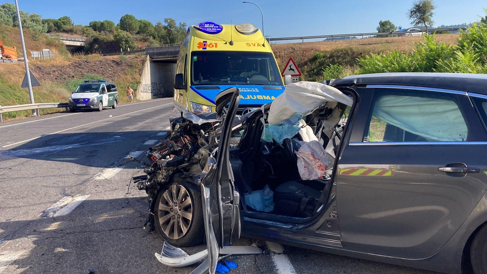 Graves daños en el turismo tras el accidente