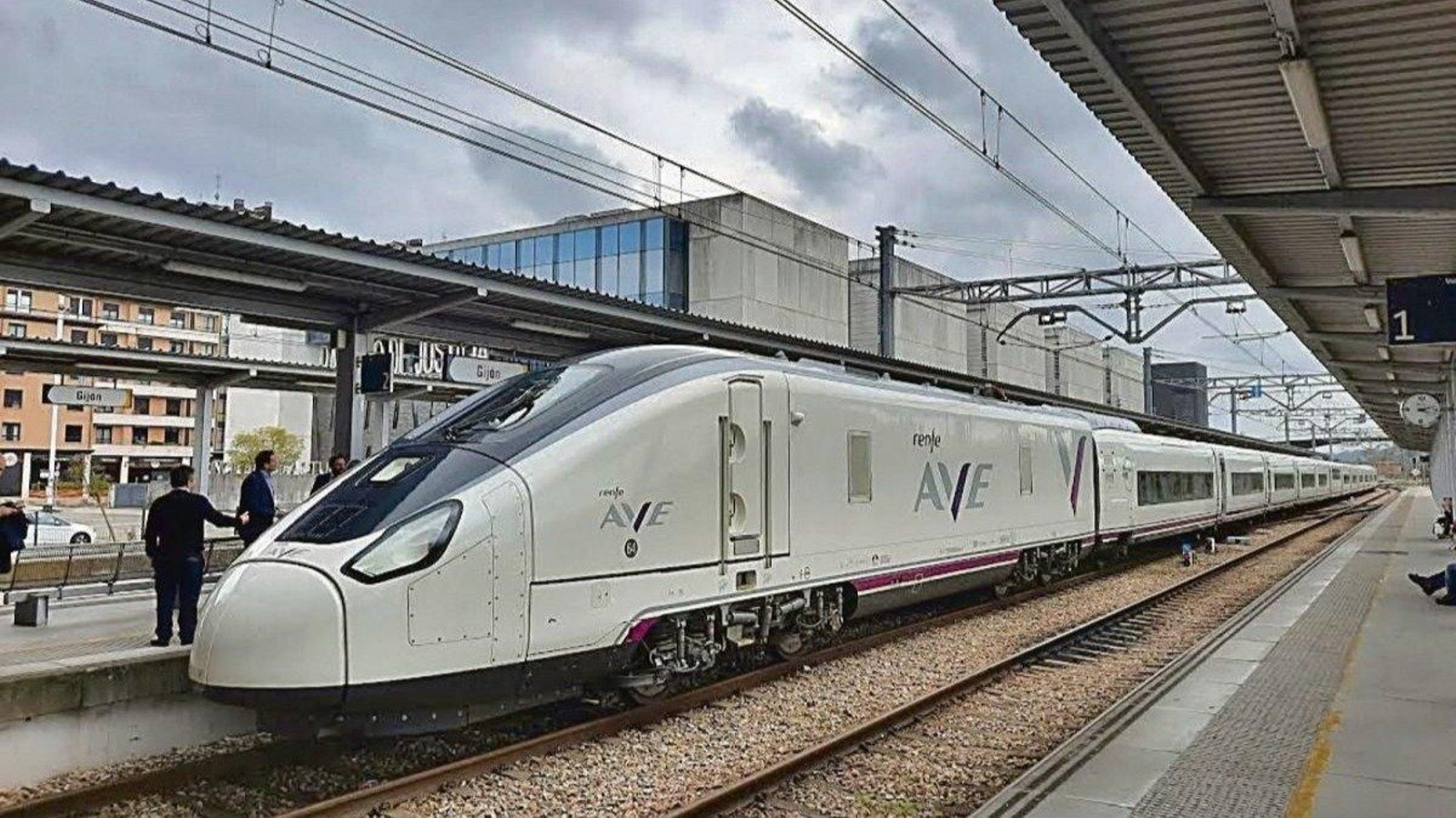 Tren Avril de la serie S-106 en un viaje de pruebas.