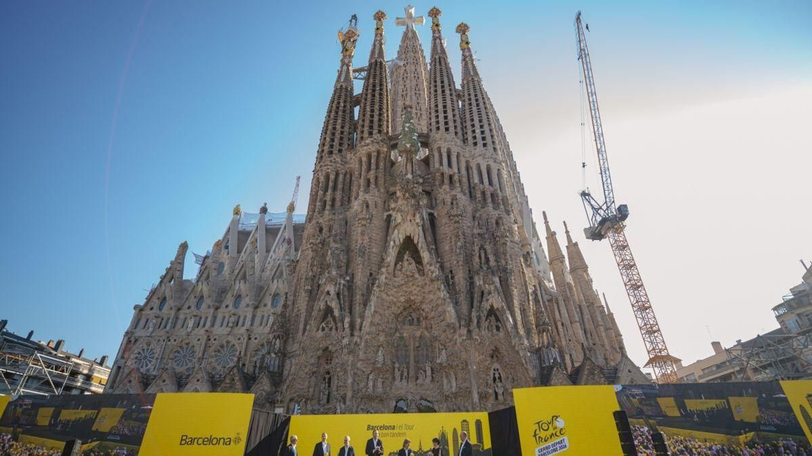 Presentación del Tour en Barcelona a los pies de la Sagrada Familia.