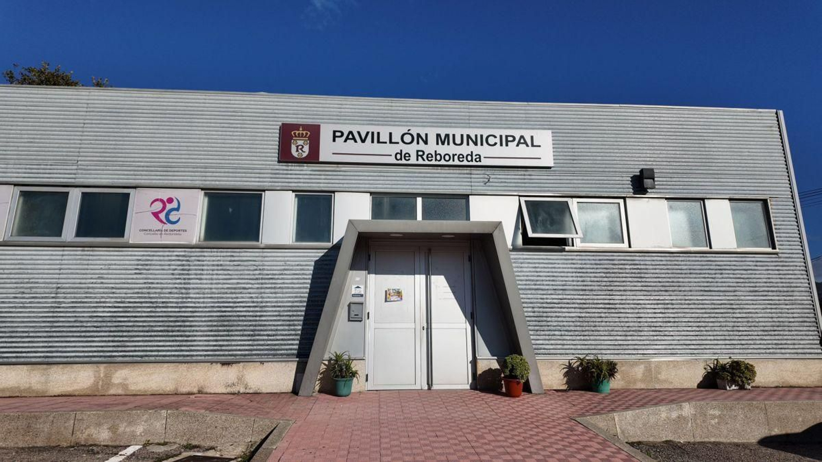 La imagen del pabellón de deportes municipal de Reboreda.