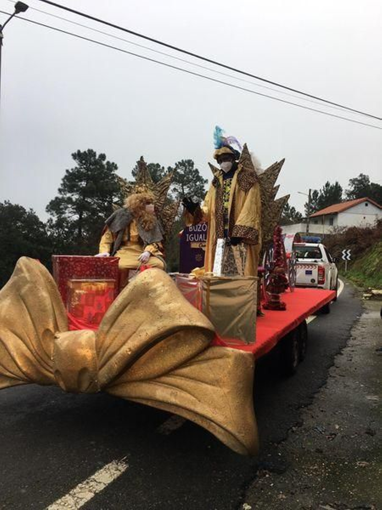 Los Reyes Magos y los pajes reales, a su paso por Castrelo de Miño