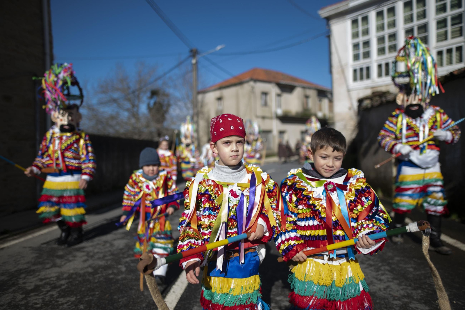 Galería | La música y el color de los Vellarróns en el Entroido de Riós