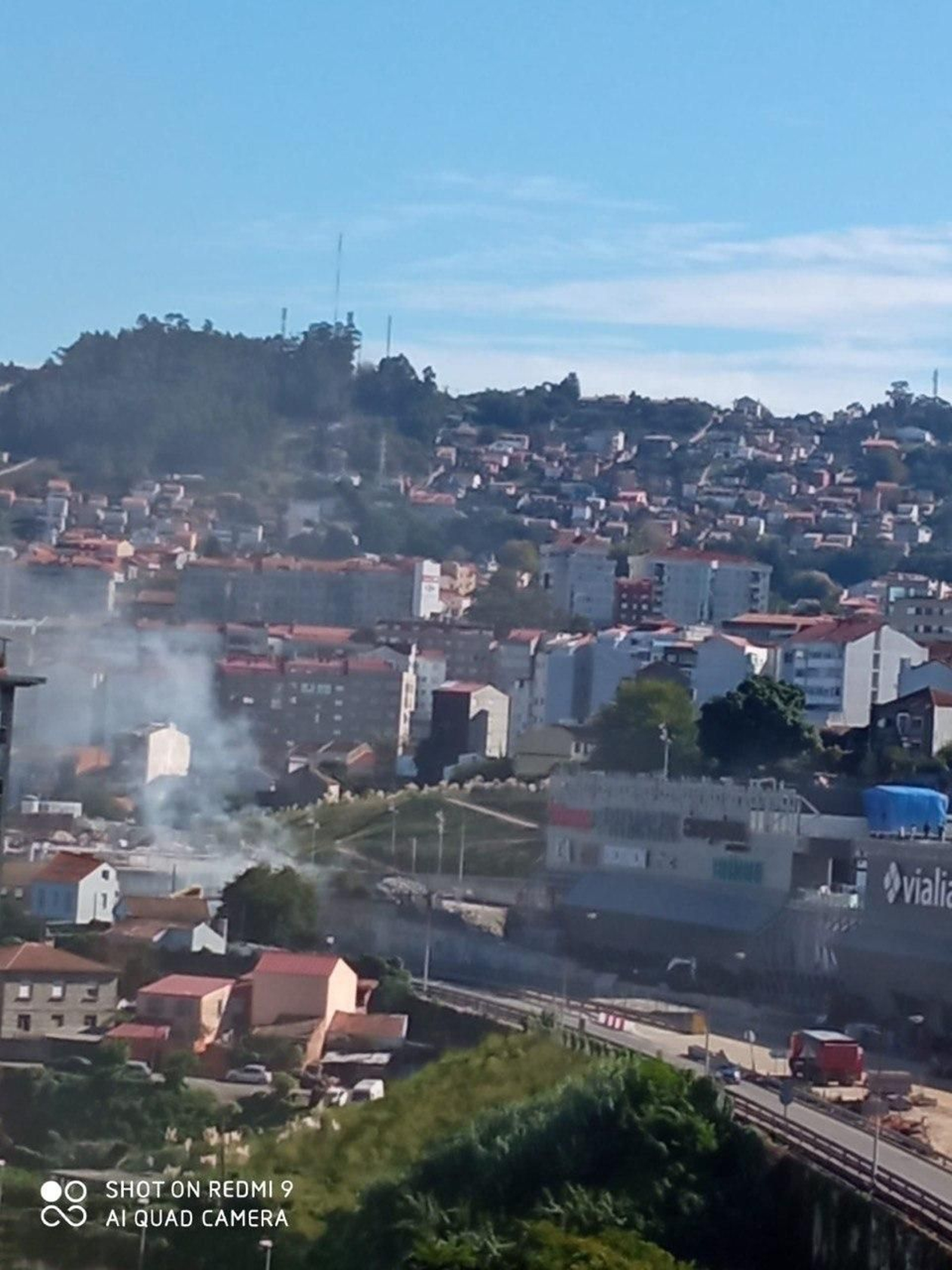 Incendio en las inmediaciones de Vialia. // Cedida