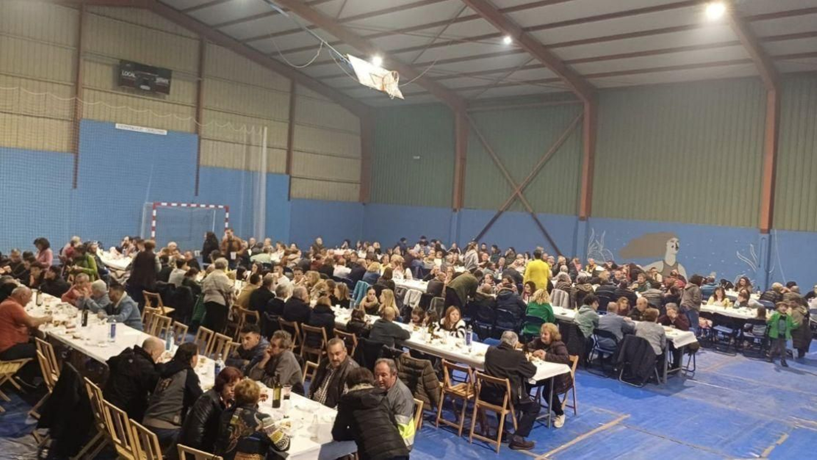 Participantes durante la última edición de la “Cea do Magosto” en A Gudiña.