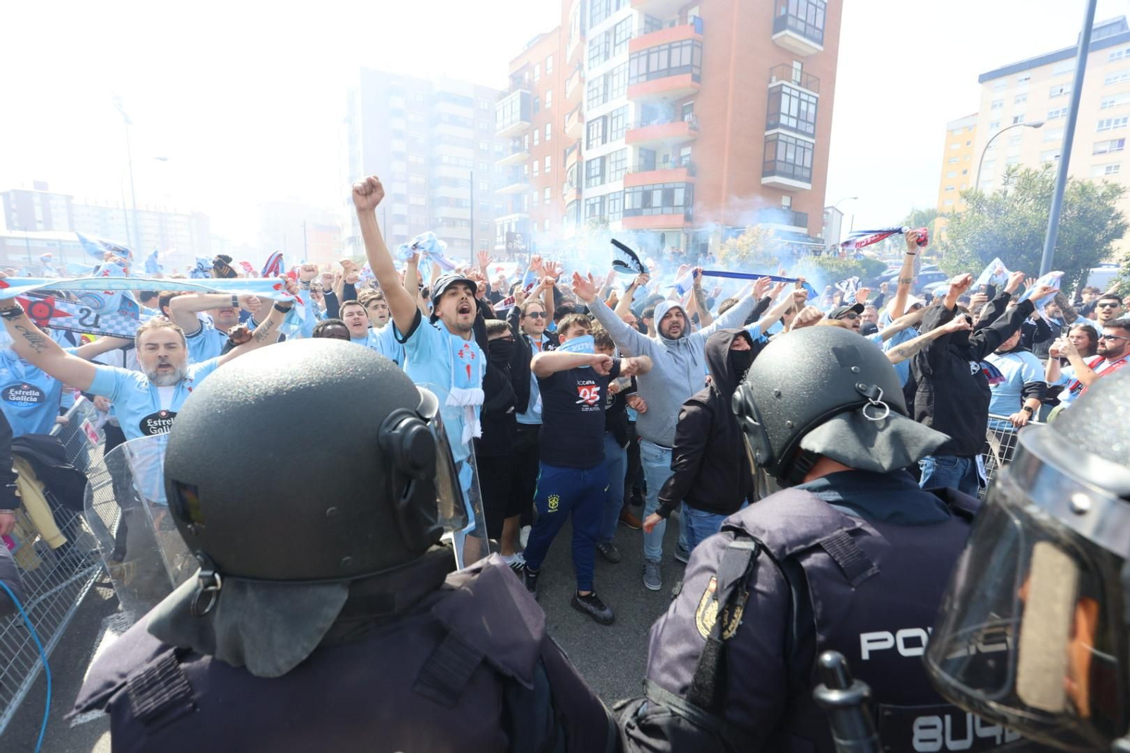 Galería | Una marea celeste recibe a los jugadores en Balaídos