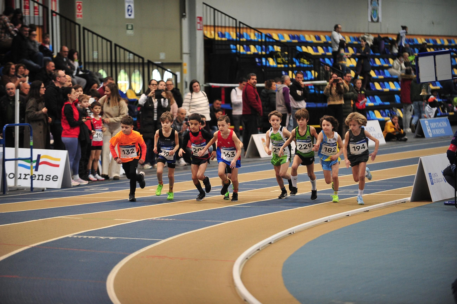 Galería | La cantera del atletismo gallego brilla y disfruta en Expourense