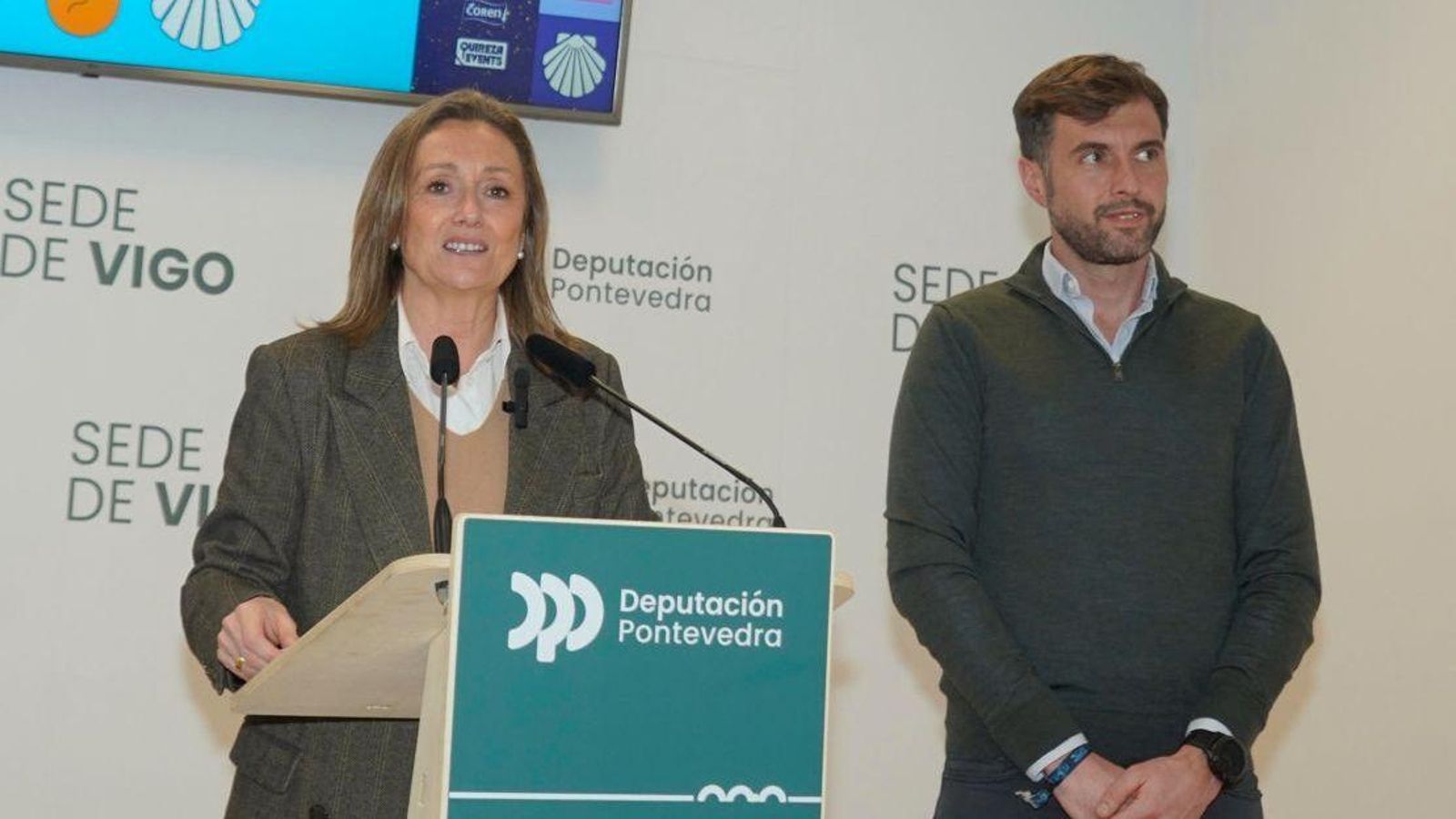 Luisa Sánchez, este lunes en la Diputación en Vigo con Antonio Casal.