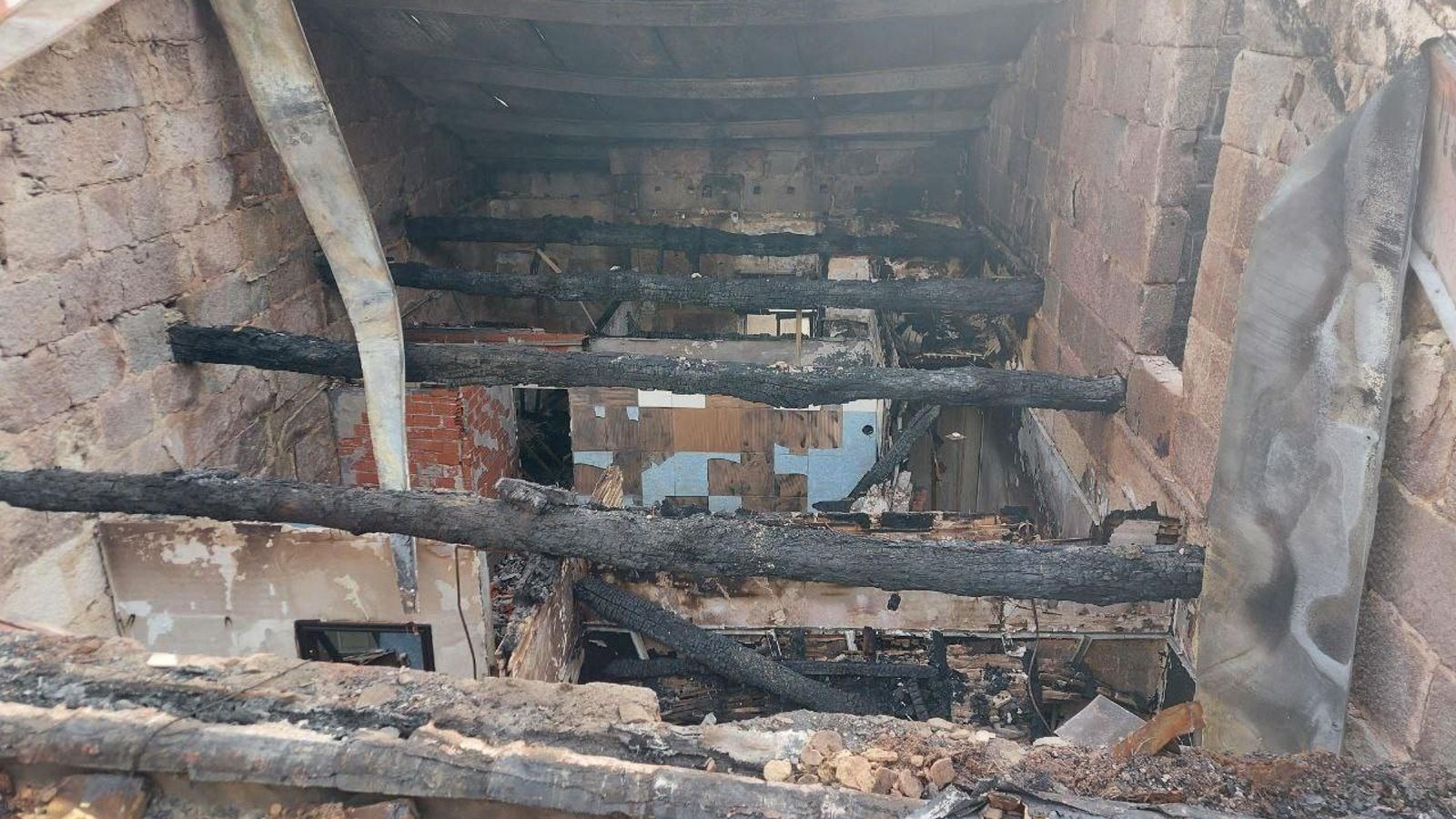 Estado en el que quedó el edificio tras el derrumbe de ayer.