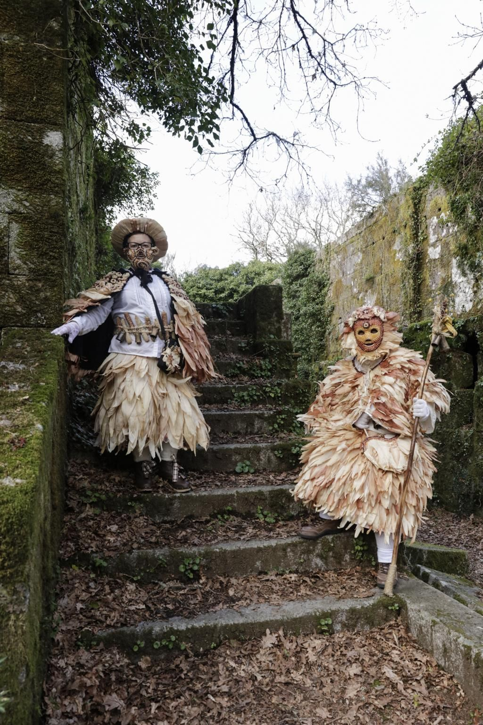 Galería | El follateiro, un traje que encuentra su materia prima en la naturaleza