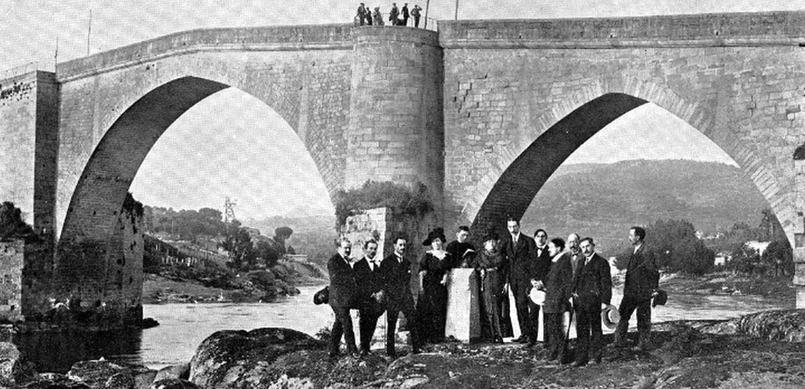 Inauguración del monumento a Curros.