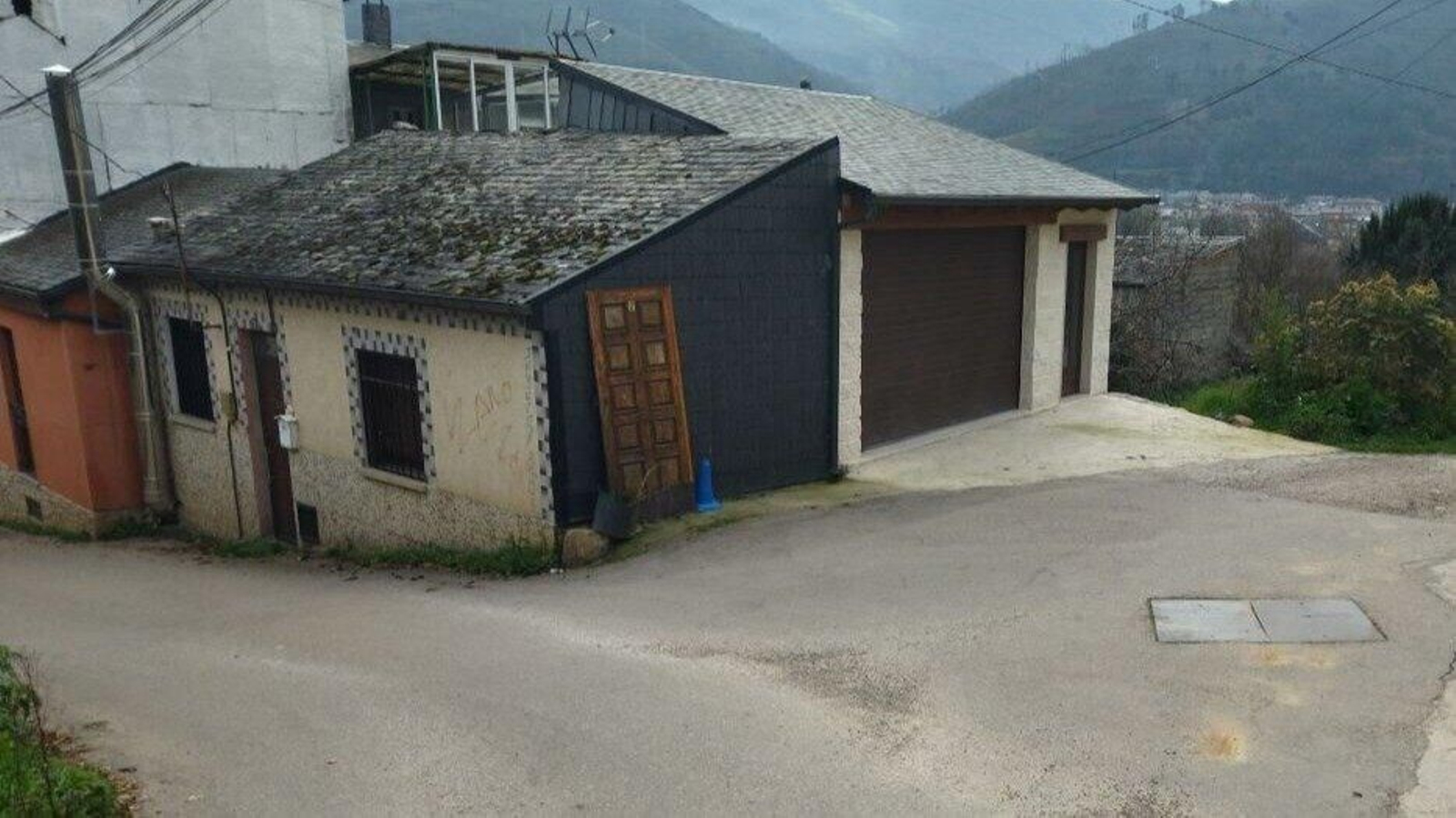 Un cono marca el lugar de la señal.