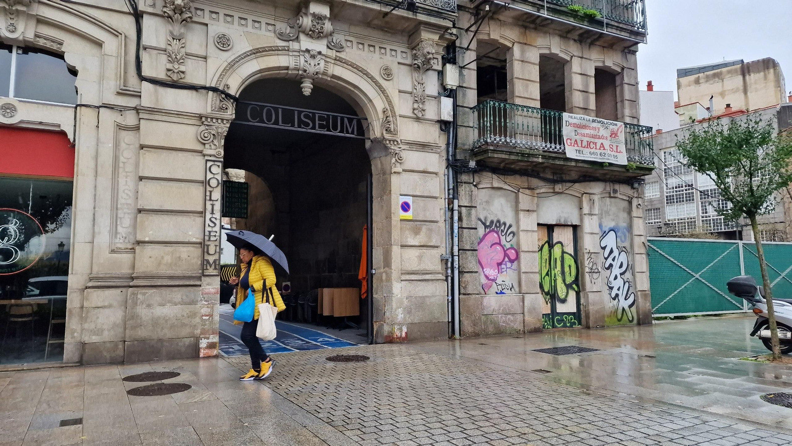 Entrada del gimnasio Coliseum, en la calle Areal 40.