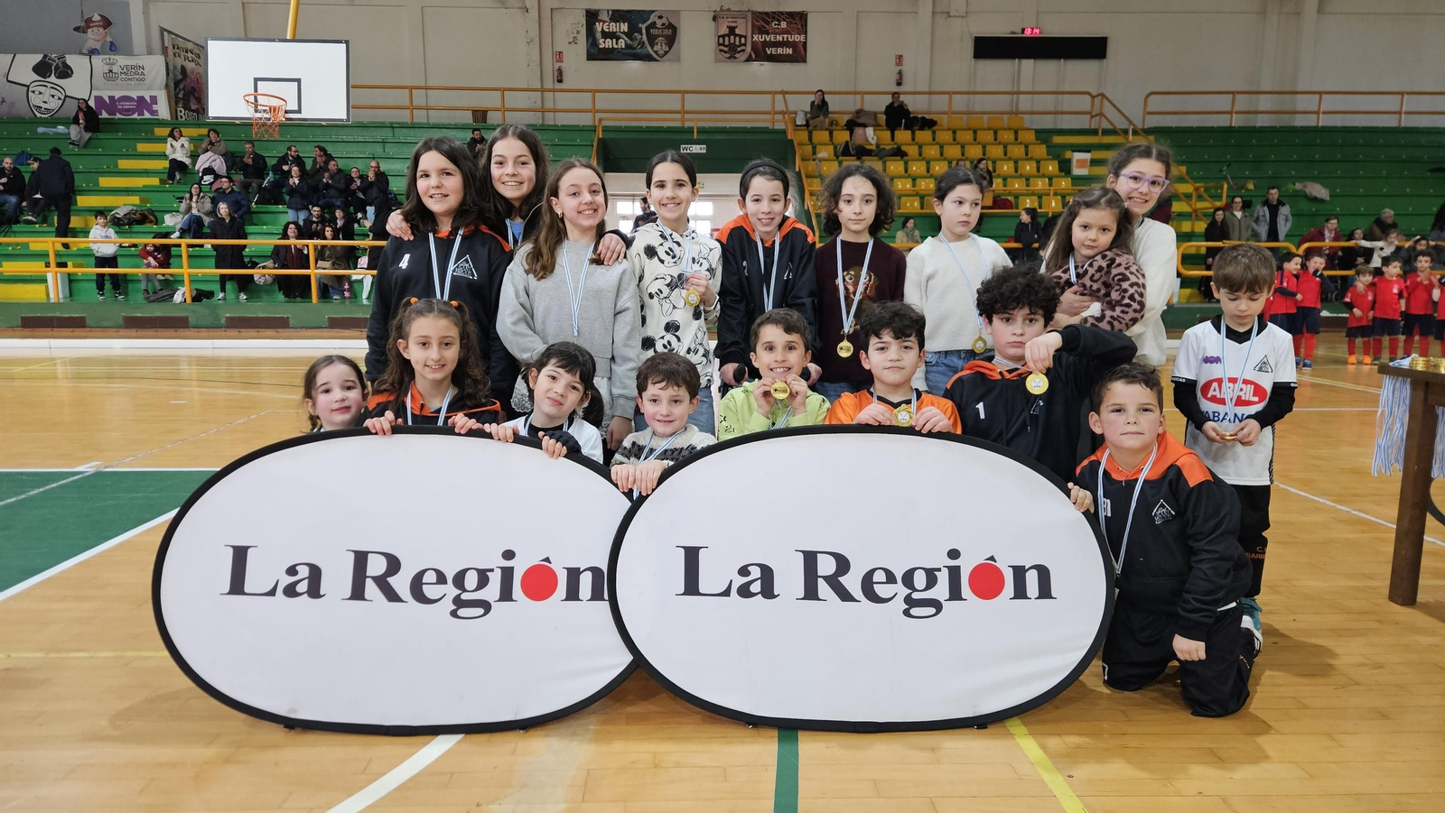 Galería | La cantera del hockey sala ourensano disfruta de una jornada de competición con +Deporte La Región