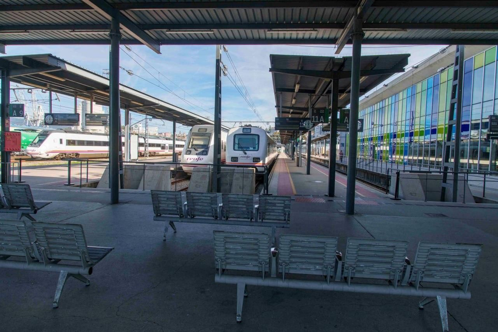 Trenes parados en la estación de Vigo-Guixar por la huelga de este jueves.