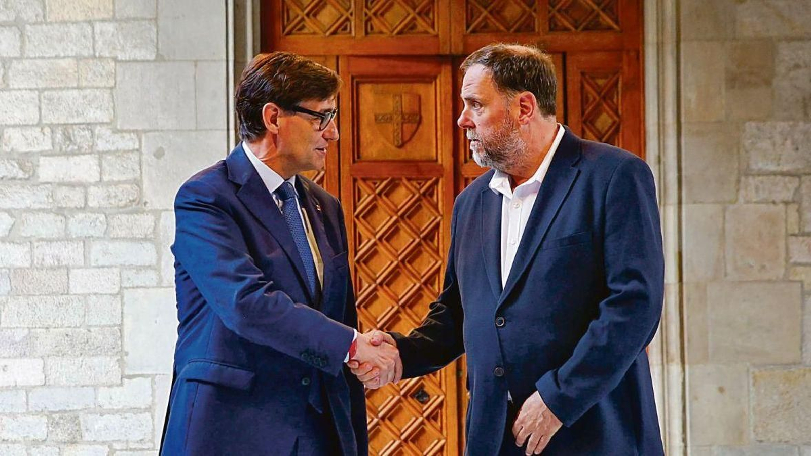 Salvador Illa y Oriol Junqueras, durante la firma del acuerdo de Presupuestos.