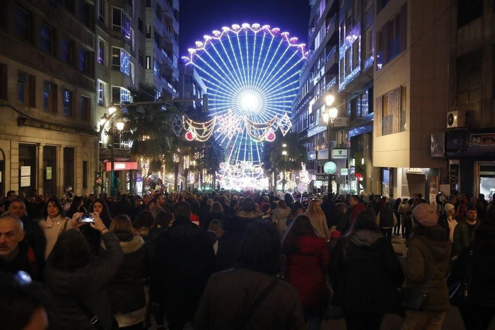 Los turistas invaden Vigo en el Puente174