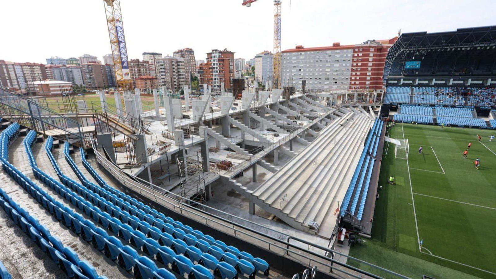 La grada de Gol, en obras.