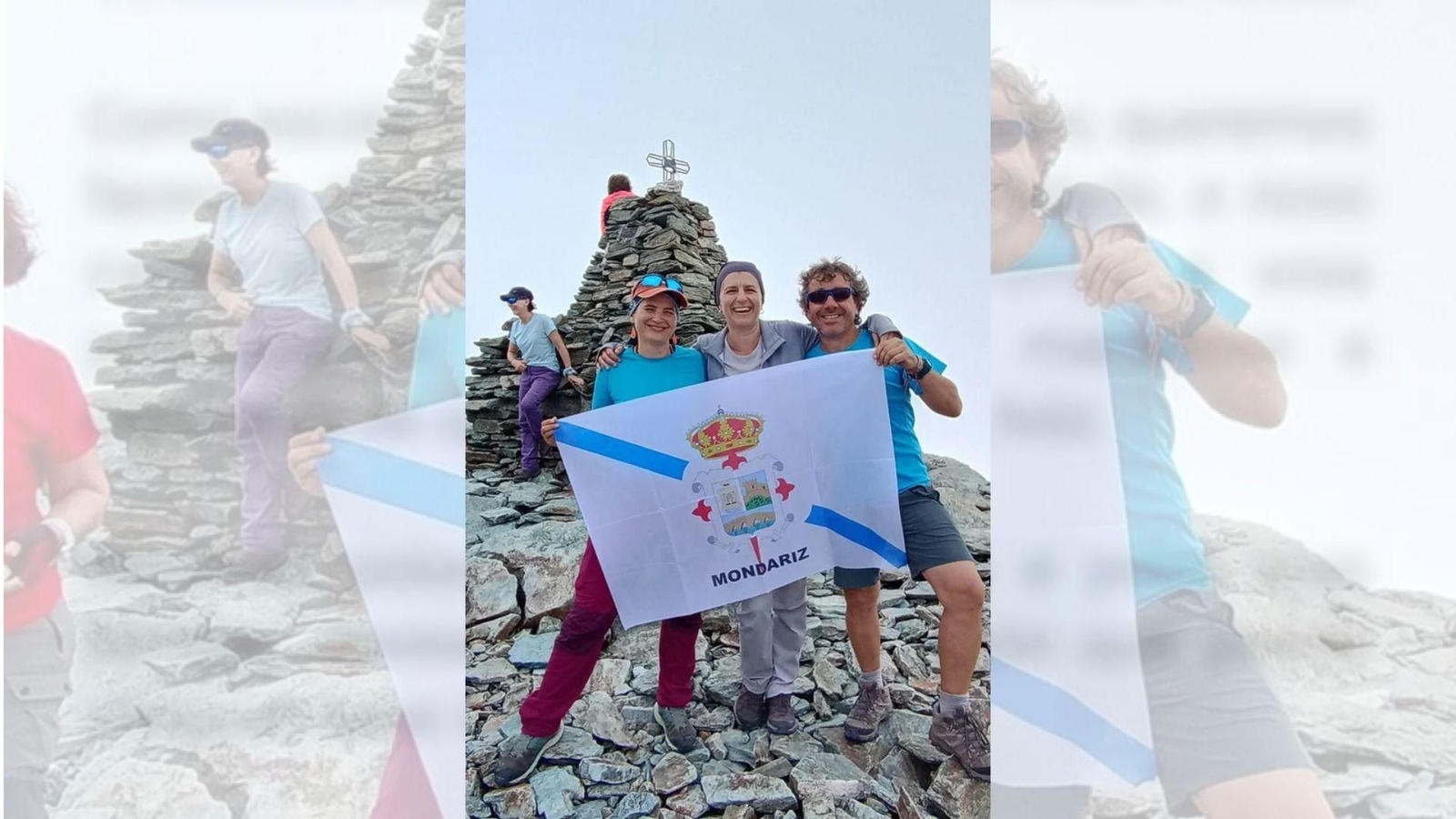 Eva, Begoña y Lois, con la bandera de Mondariz, a 3.105 metros. de altitud.