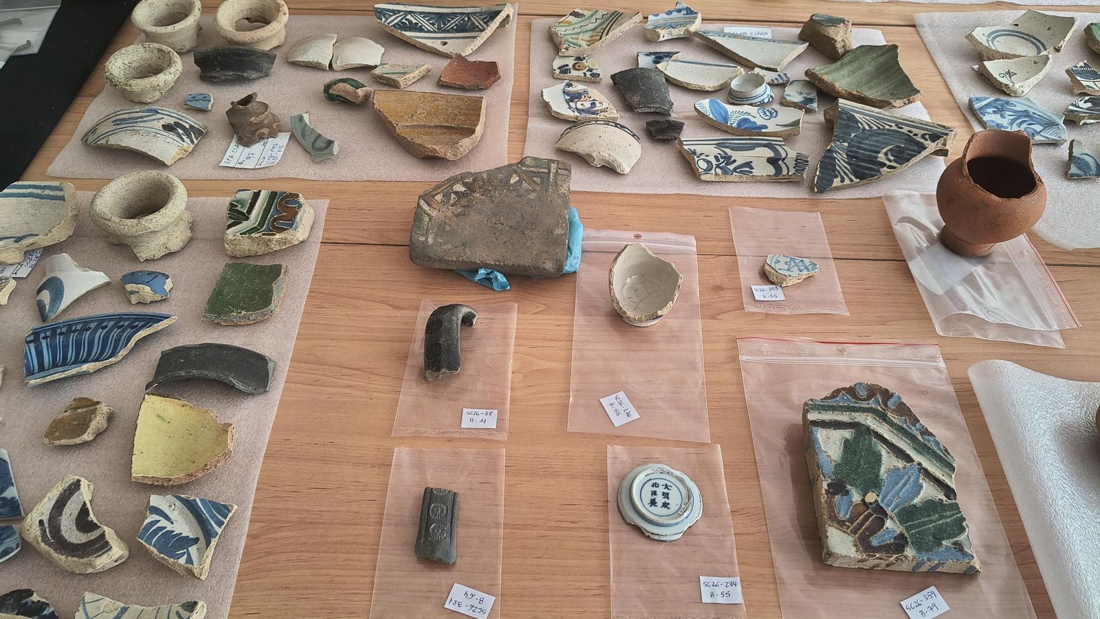 Algunas de las piezas de cerámica encontradas.