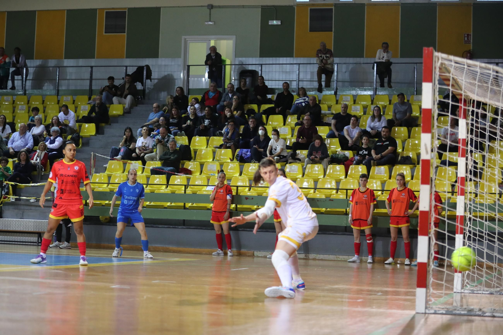 Galería | Empate en el derbi gallego entre el Ourense Ontime y FSF Castro