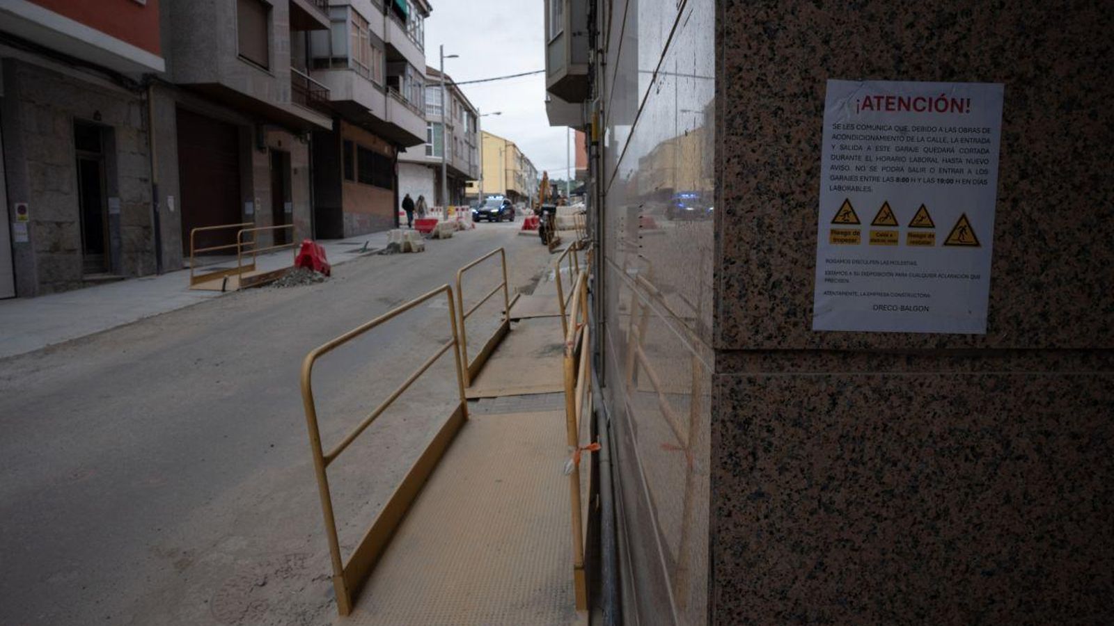 Los portales de la zona, llenos de avisos de precaución