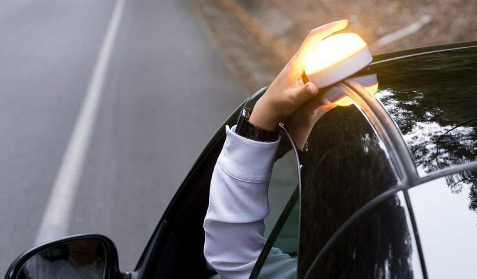 La luz de emergencia.