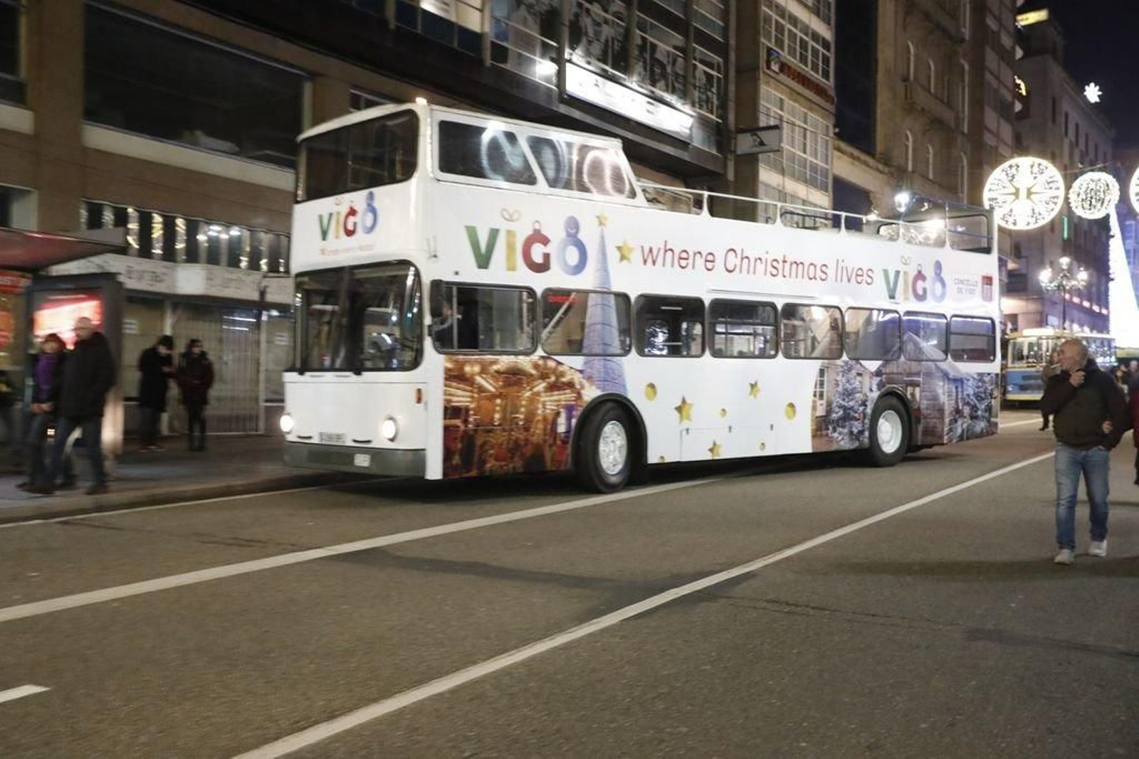 Los turistas invaden Vigo en el Puente8