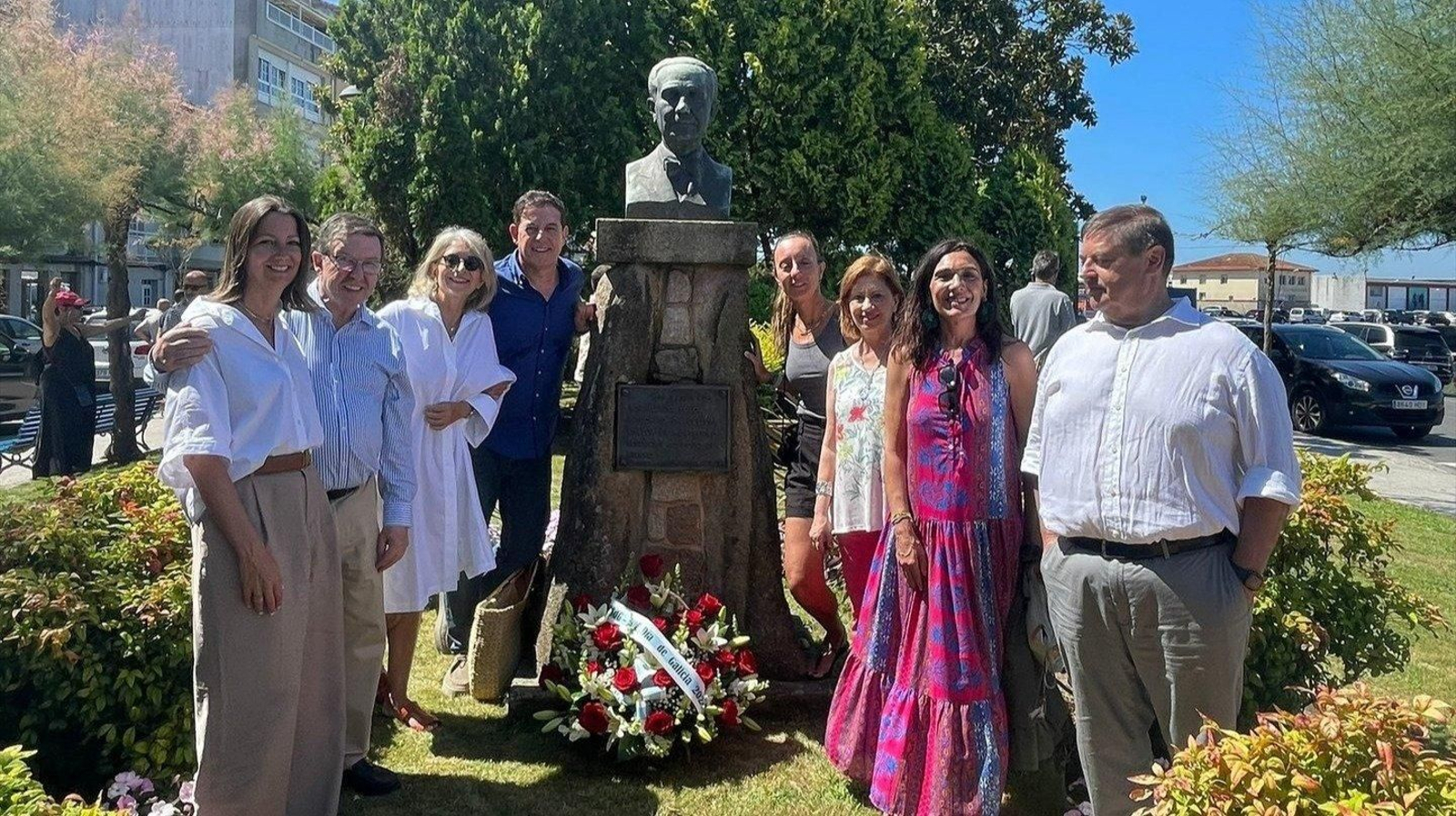 Acto dos socialistas galegos polo 25 de xullo, ante a estatua de Castelao en Rianxo.