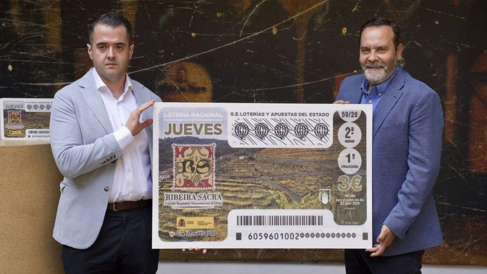 Luis F. López y Antonio Lombardía, con el décimo.