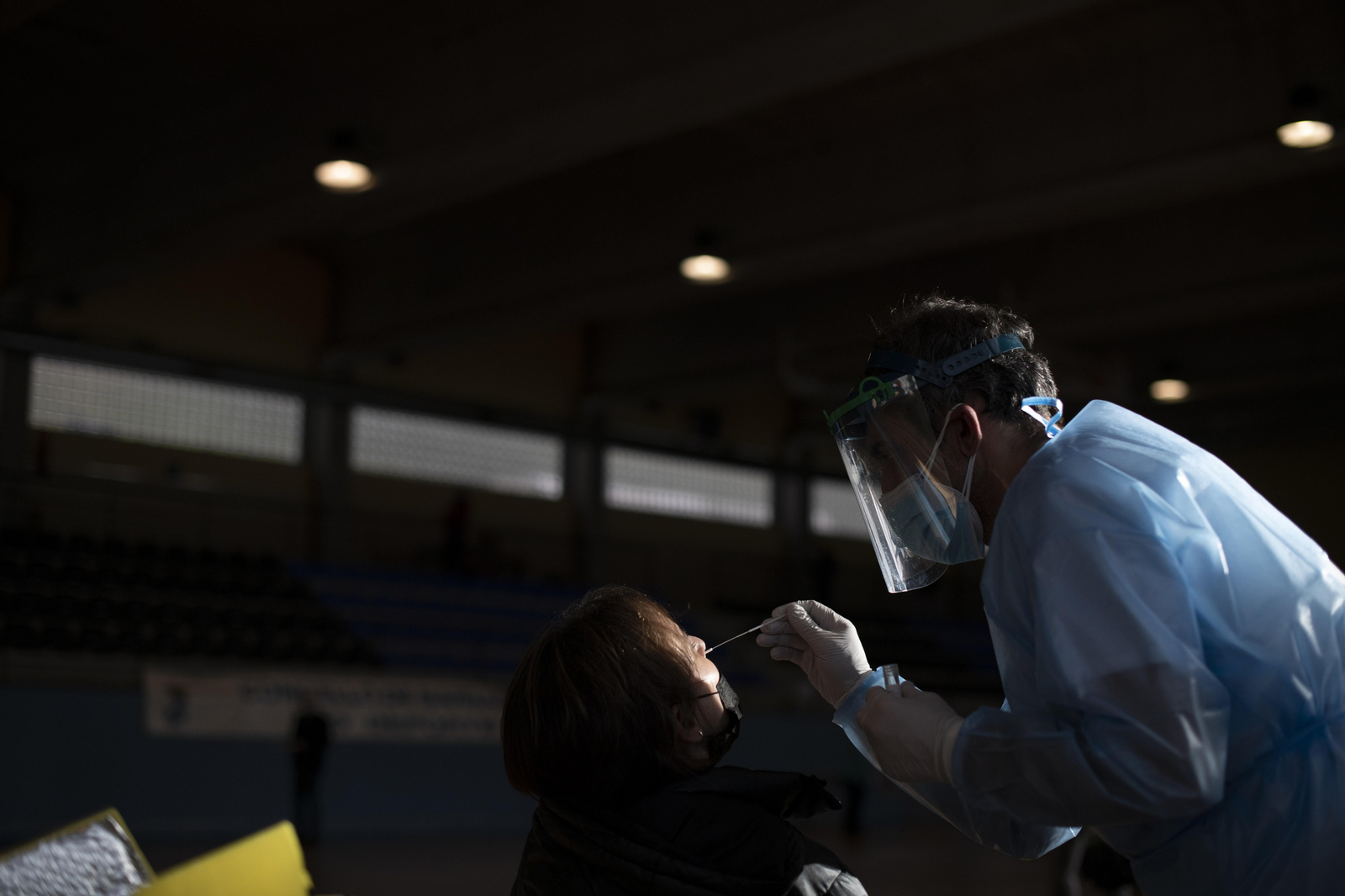 Realización de una PCR en un cribado. (Foto: Xesús Fariñas)