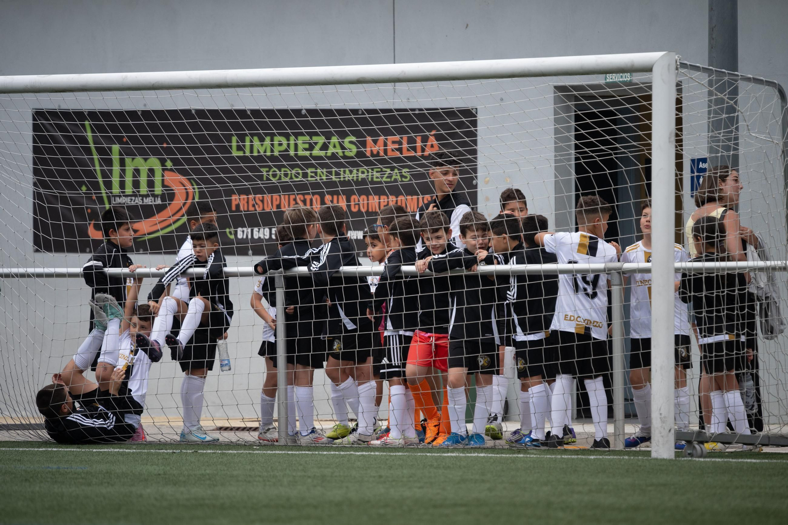 El Pabellón CF, el mejor en el 12º torneo benjamín de fútbol Barbadás