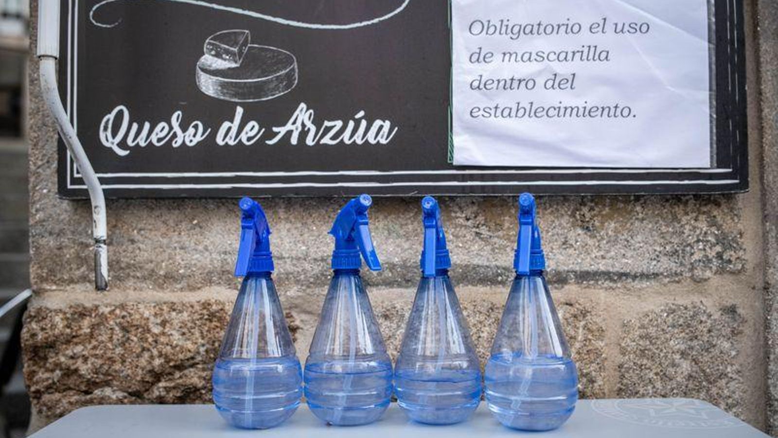 OURENSE (RÚA DA UNIÓN). 26/02/2021. OURENSE. La hostelería vuelve a reabrir sus puertas en la ciudad tras la nueva normativa de seguridad frente al COVID-19 dictada por la Xunta de Galicia que ha permitido un respiro al sector. FOTO: ÓSCAR PINAL 