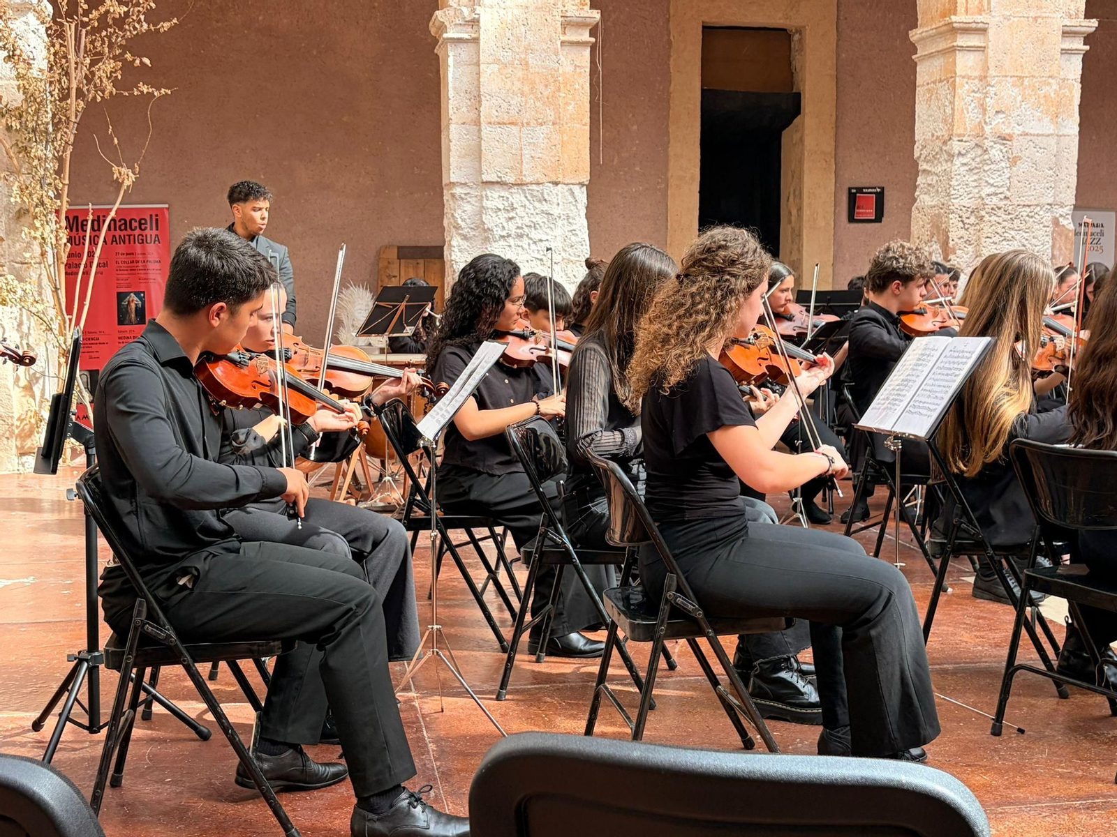 Galería |  La Orquesta del Conservatorio profesional de Música de Ourense destaca en Medinaceli