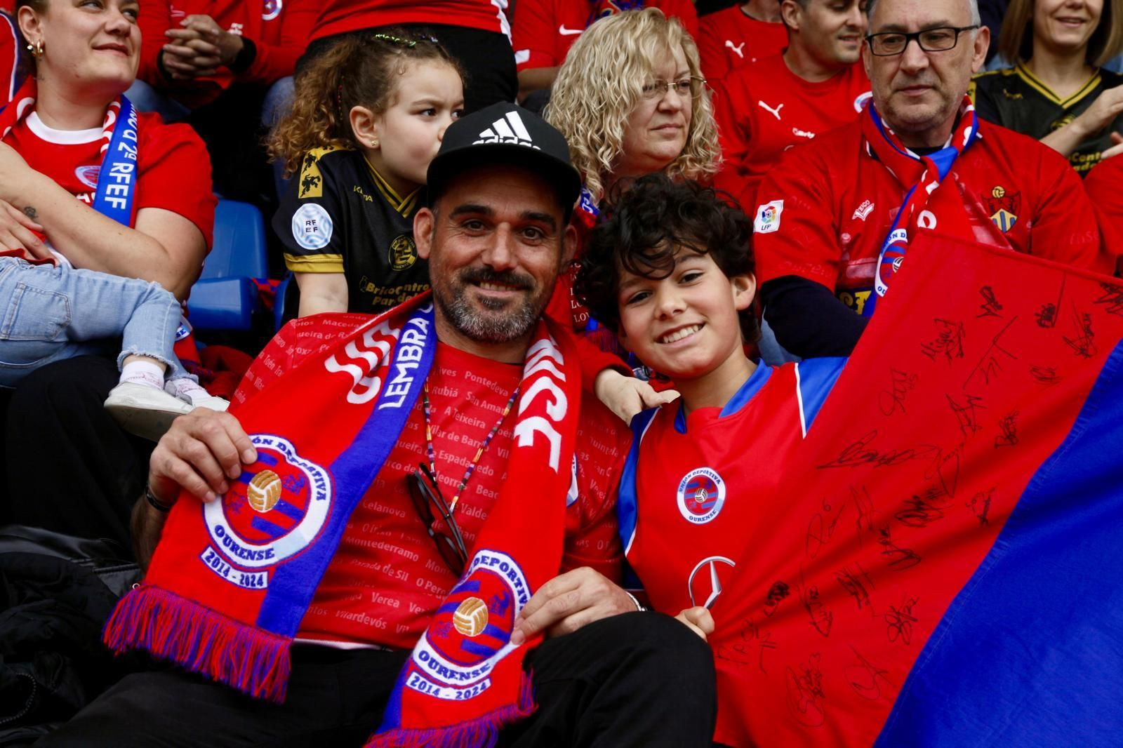 Galería | El Estadio de O Couto vibra con un partido para la historia de la UD Ourense