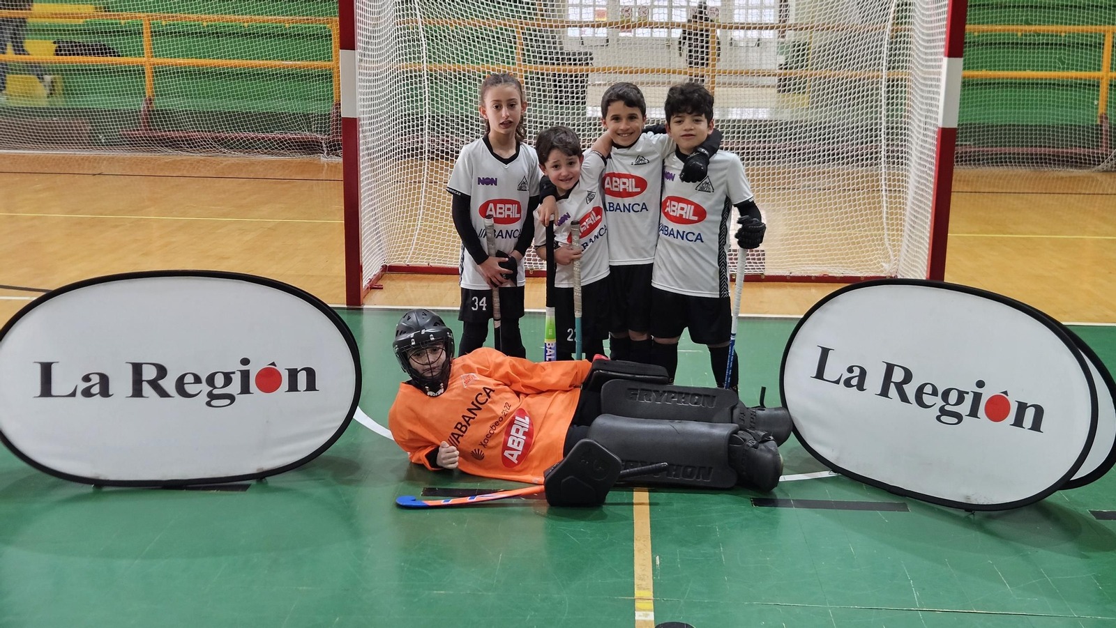 Galería | La cantera del hockey sala ourensano disfruta de una jornada de competición con +Deporte La Región