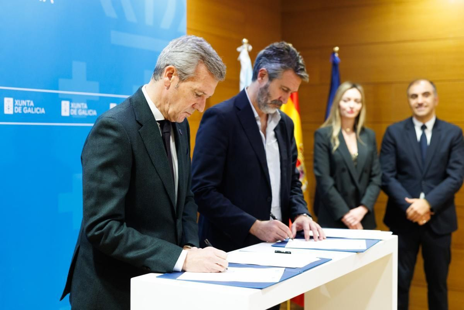 Alfonso Rueda, presidente del Gobierno gallego, firma la subida.