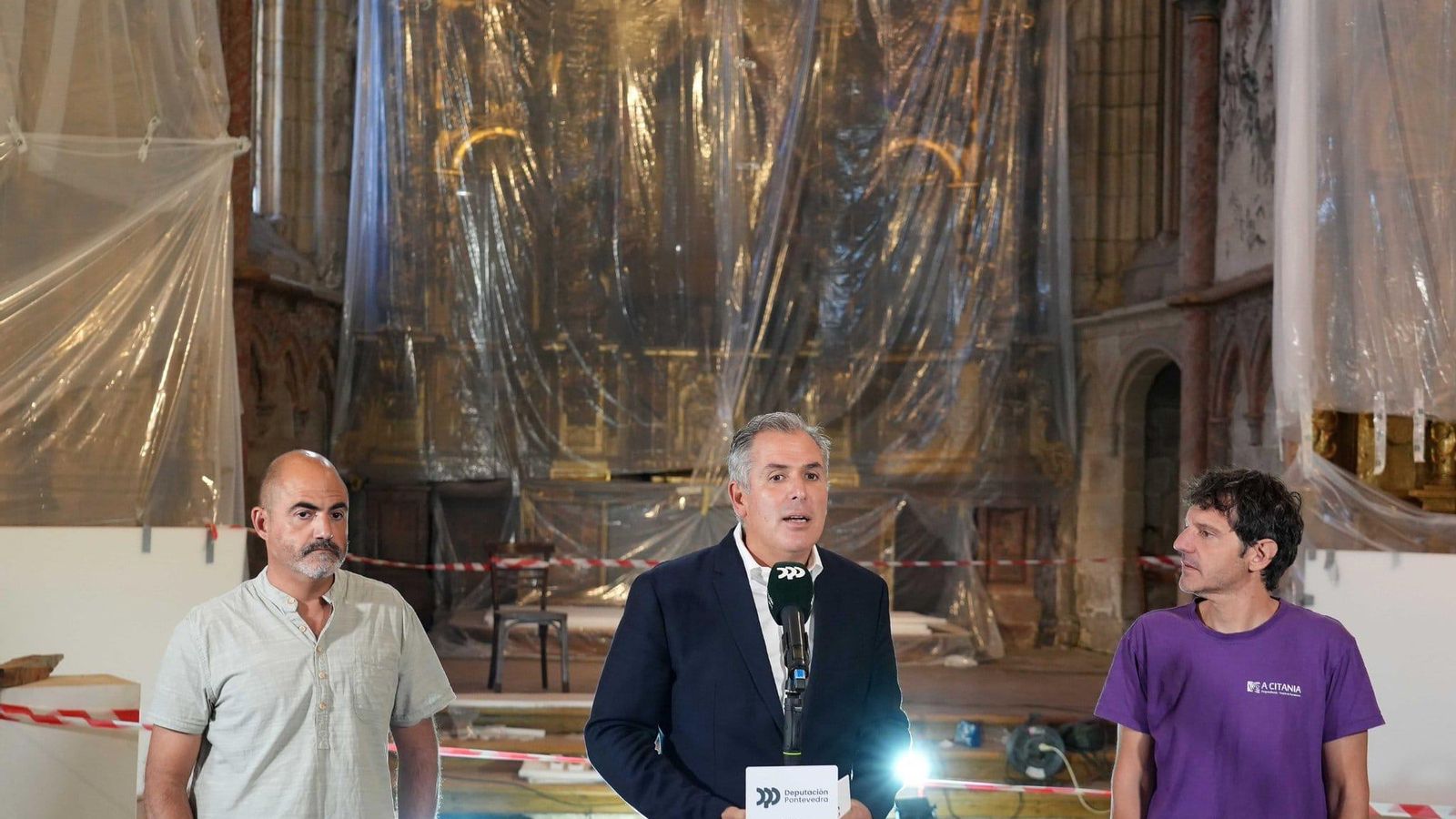 Autoridades e investigadores dan a conocer los avances de los trabajo de arqueología en el ex convento de Santa Clara.