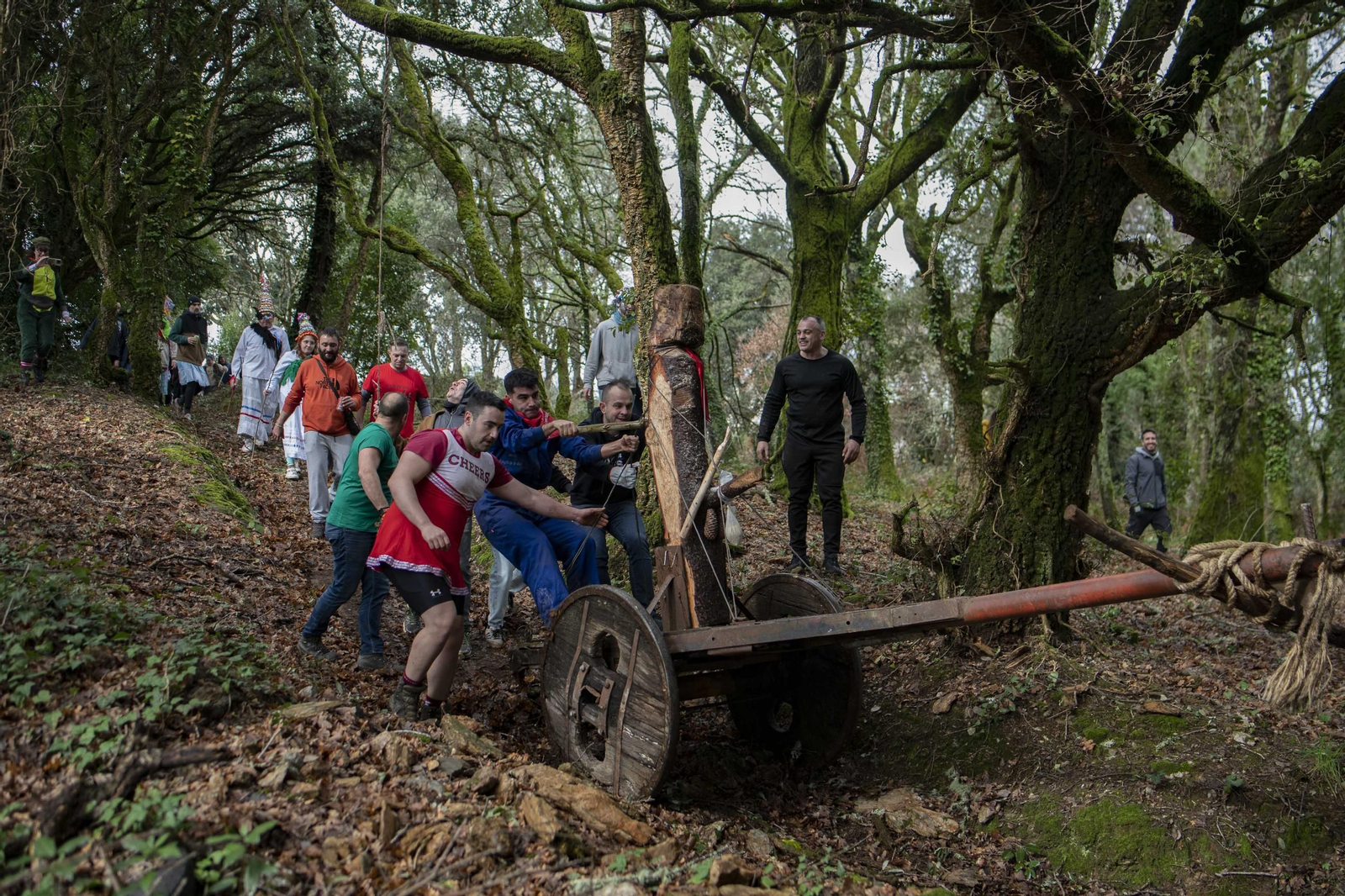 Galería | El meco Abalos recorrió As Teixugueiras, Cartelle
