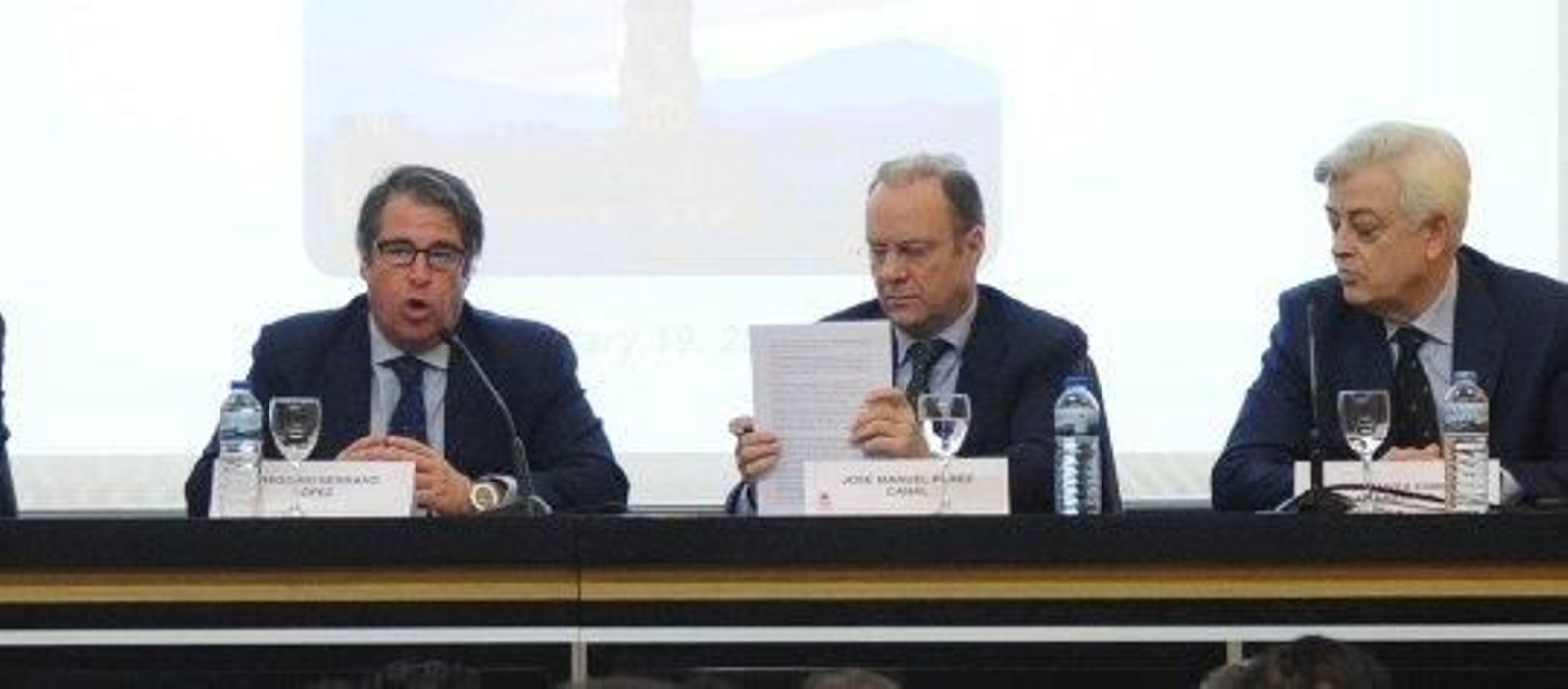 Los ponentes de la primera mesa: Gregorio Serrano, José Manuel Pérez Canal y José María Esbec.
