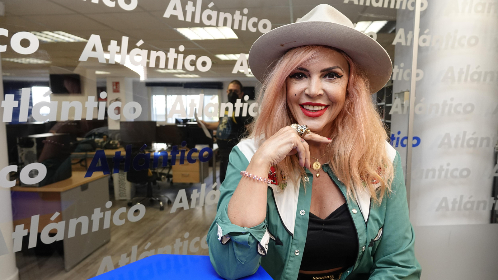 La cantante viguesa, ayer  en el set de Atlántico.