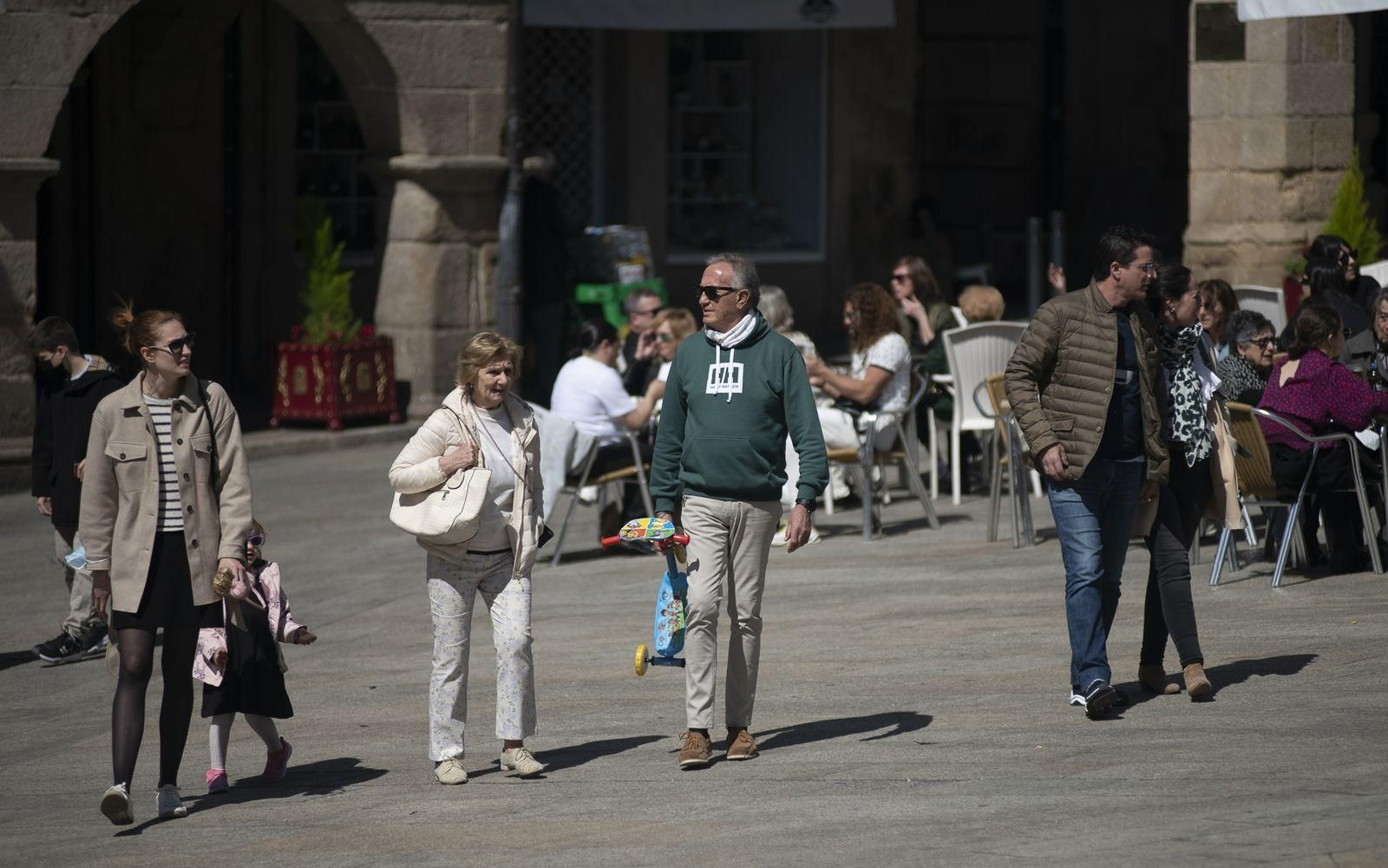 Turistas en Ourense (XESÚS FARIÑAS)