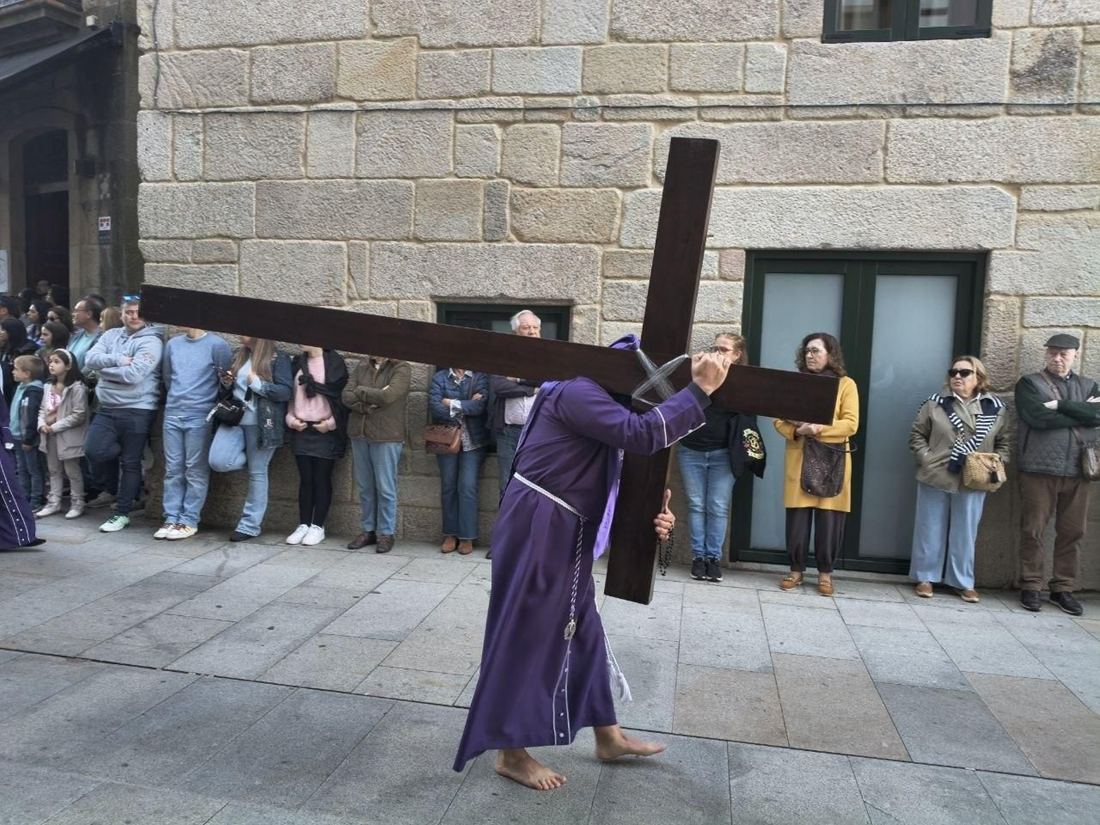 Galería | Emotiva procesión General del Santo Entierro en Pontevedra