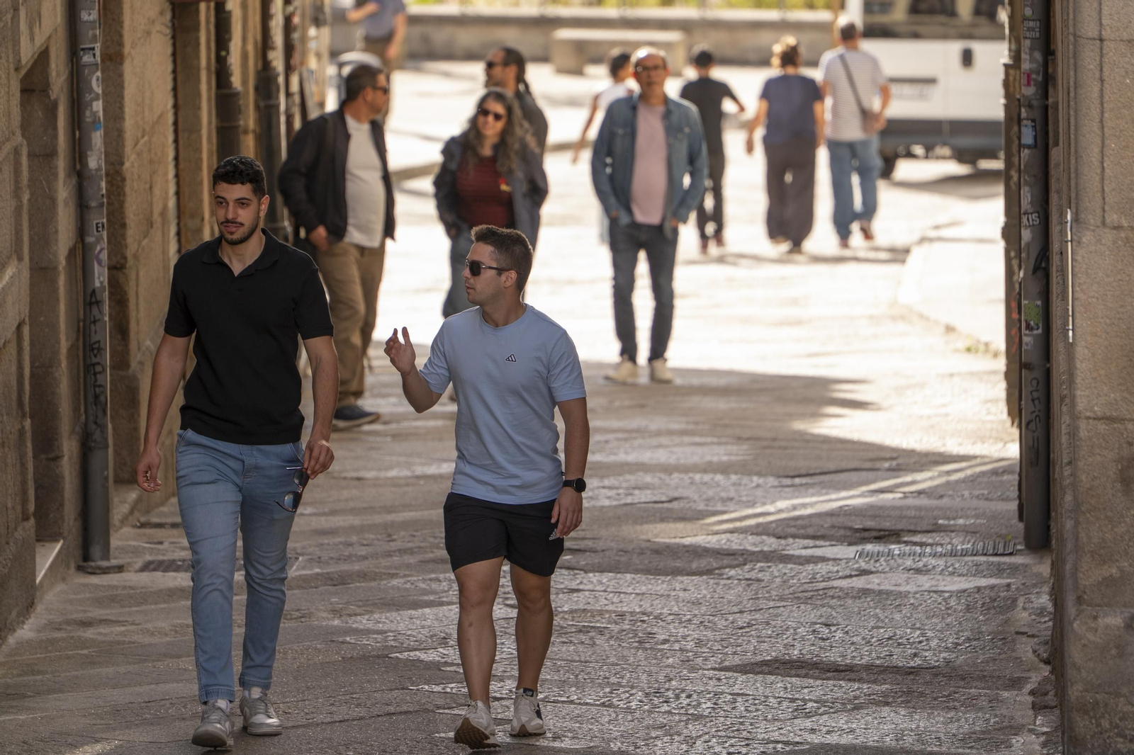Galería | Sol, turistas y mucho ambiente en la ciudad de Ourense, en fotos