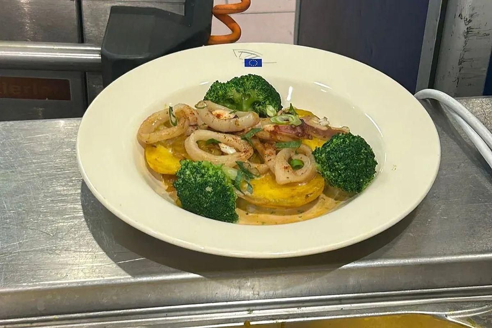 Calamares servidos en el Parlamento Europeo.