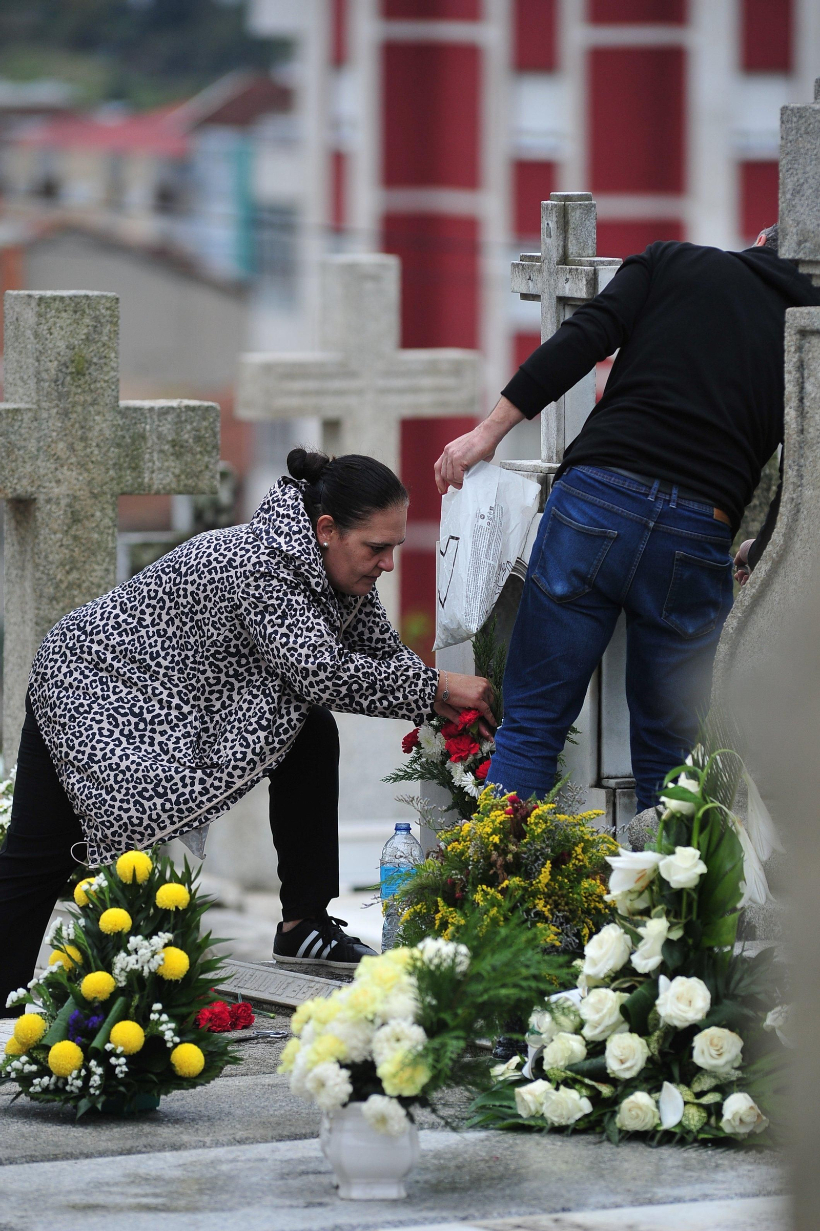 Jornada dominical en el cementerio de San Francisco José Paz