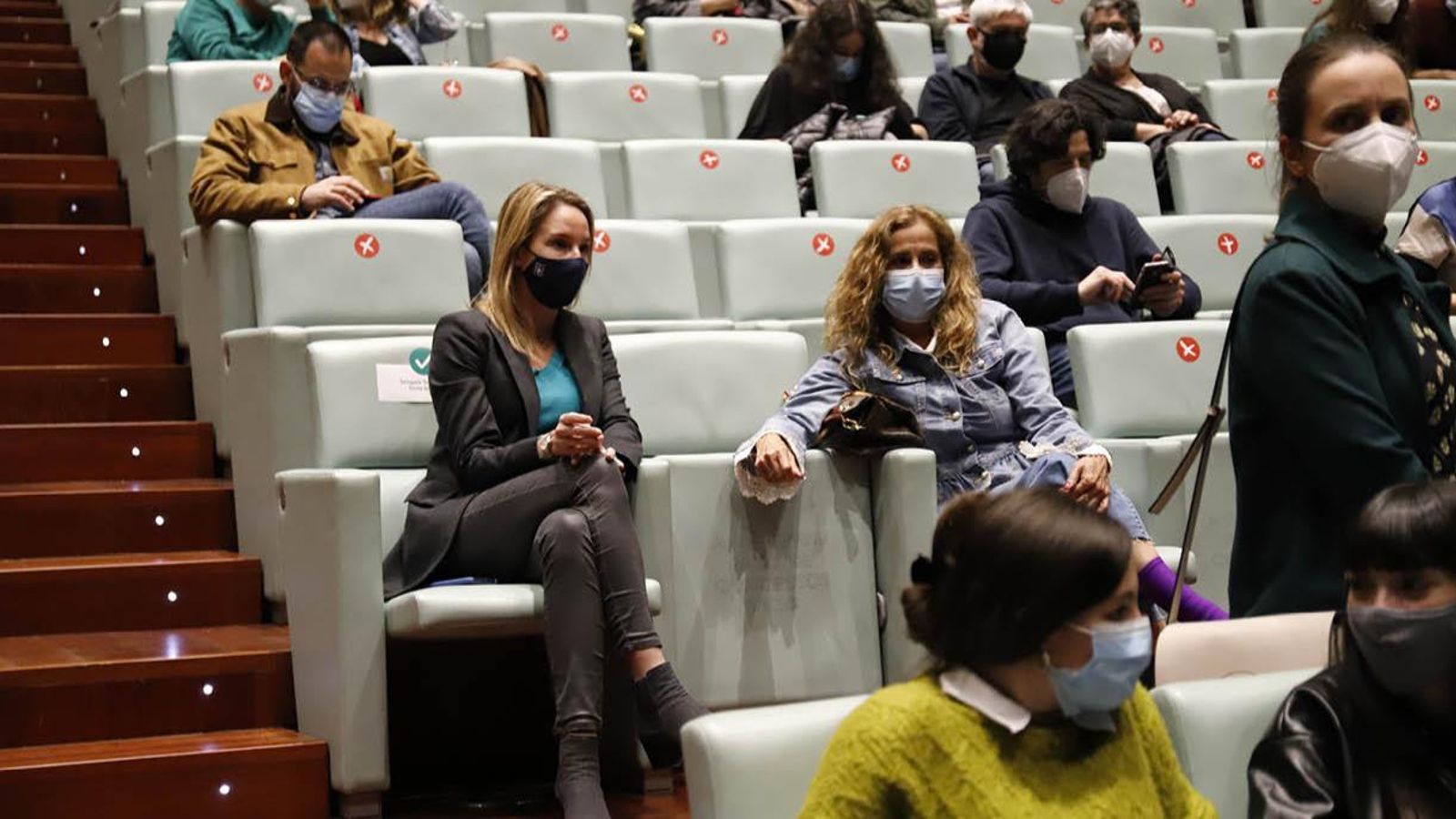 A delegada da Xunta en Vigo, Marta Fernández-Tapias, e a presidenta da Deputación de Pontevedra, Carmela Silva, acudiron á cita.